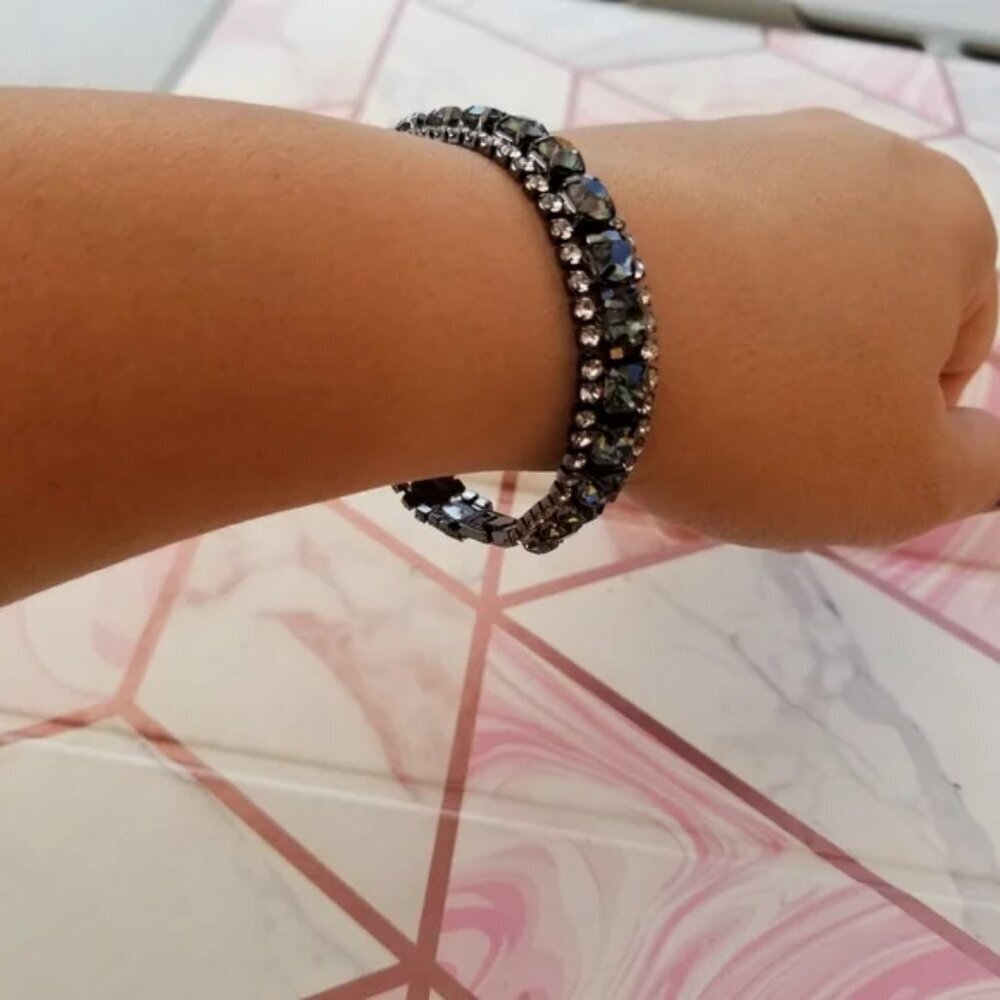 Black gemstones with rhinestones lightweight tennis bracelet. - Picture 9 of 10